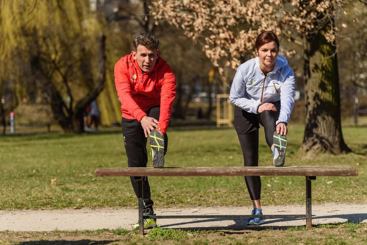 Chód sportowy - jak zacząć? Co daje chodzenie?