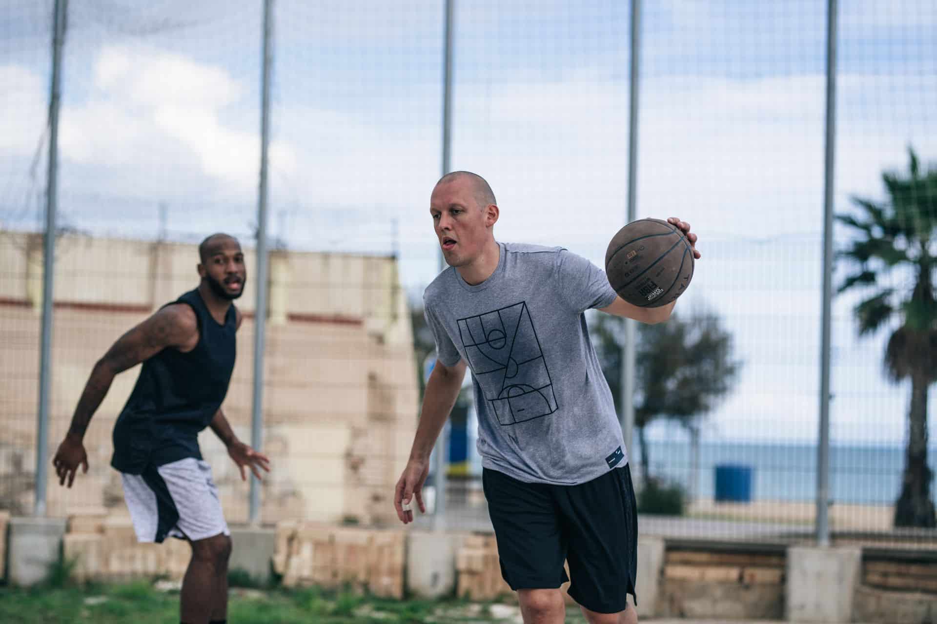 Naciągnięty mięsień barku - przyczyny, objawy i leczenie