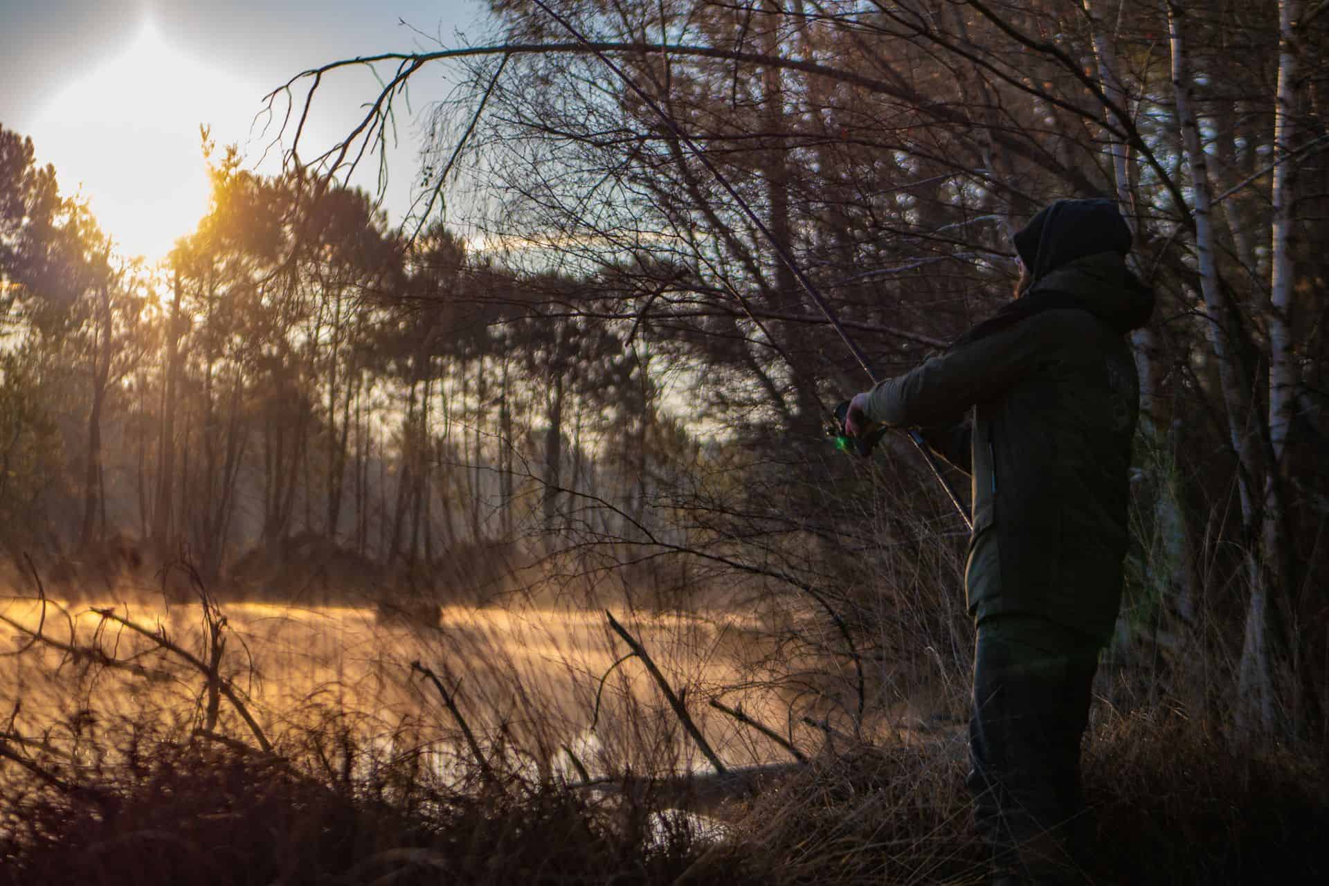 Jak złowić karpia jesienią? Metodą nęcenia PVA!