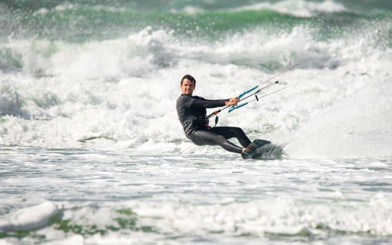Sprzęt do kitesurfingu - co musisz kupić na początek?