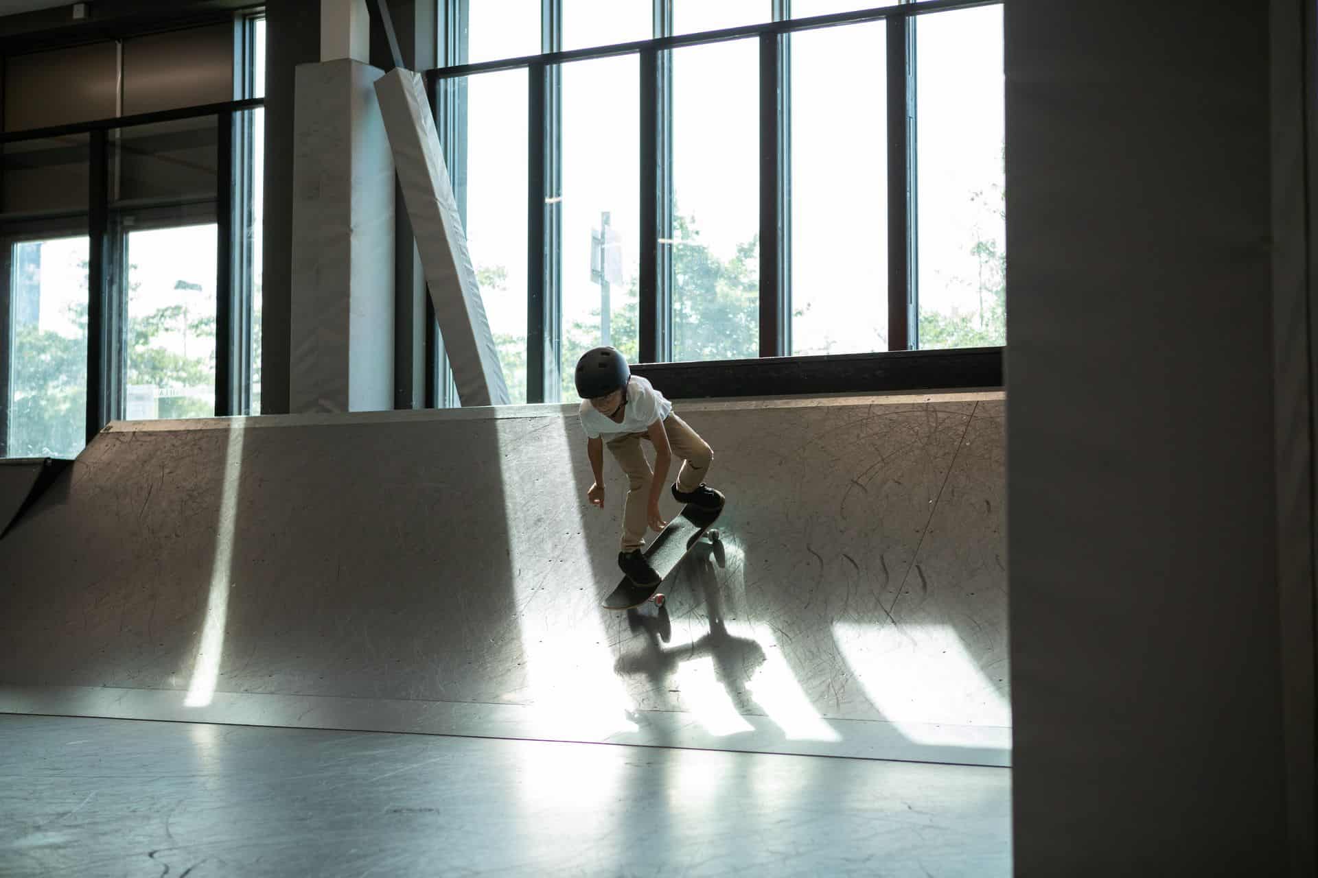 Kask na deskorolkę. Jaki wybrać, aby był bezpieczny i komfortowy?