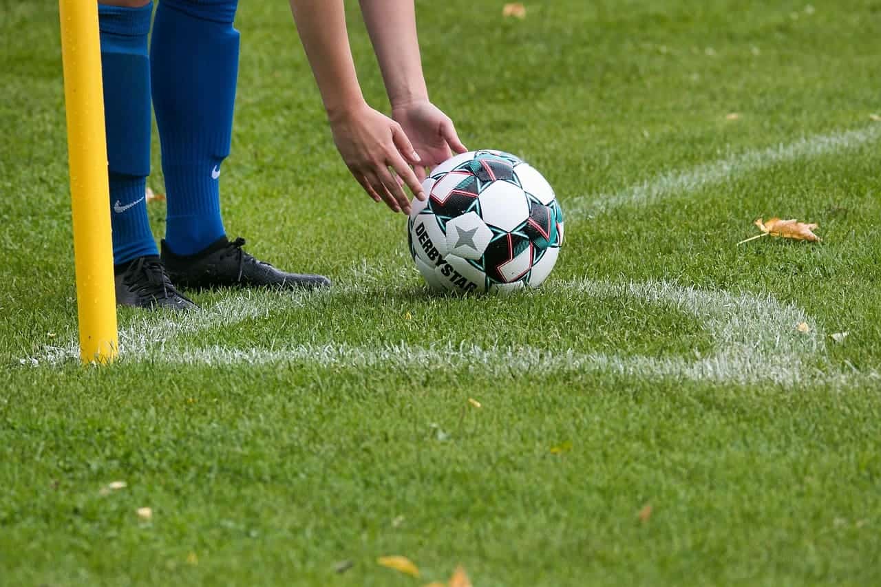 Kiedy jest rzut rożny w piłce nożnej?  Wszystko co musisz wiedzieć o rzutach