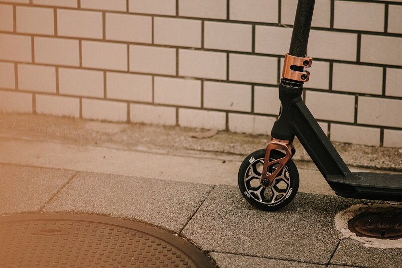 Jaka hulajnoga wyczynowa dla 10-latka jest najlepsza do trików i jazdy w skateparku?