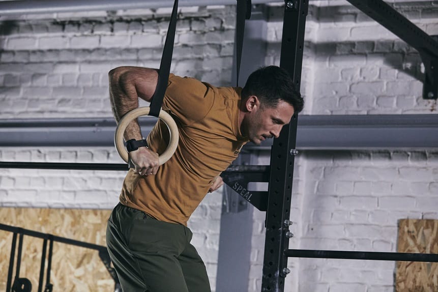 Jaki strój do ćwiczeń wybrać na trening crossfit, by czuć się komfortowo i bezpiecznie